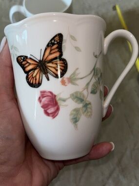 Lenox Monarch butterfly mug in excellent condition